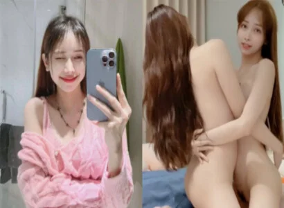 Cô nàng Lâm Thái Vy và bạn thân móc bím cùng nhau trong buổi phát trực tiếp