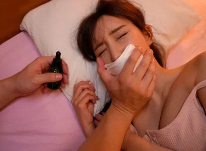 Người kia sử dụng thuốc mê nhằm quan hệ với cô em họ xinh đẹp